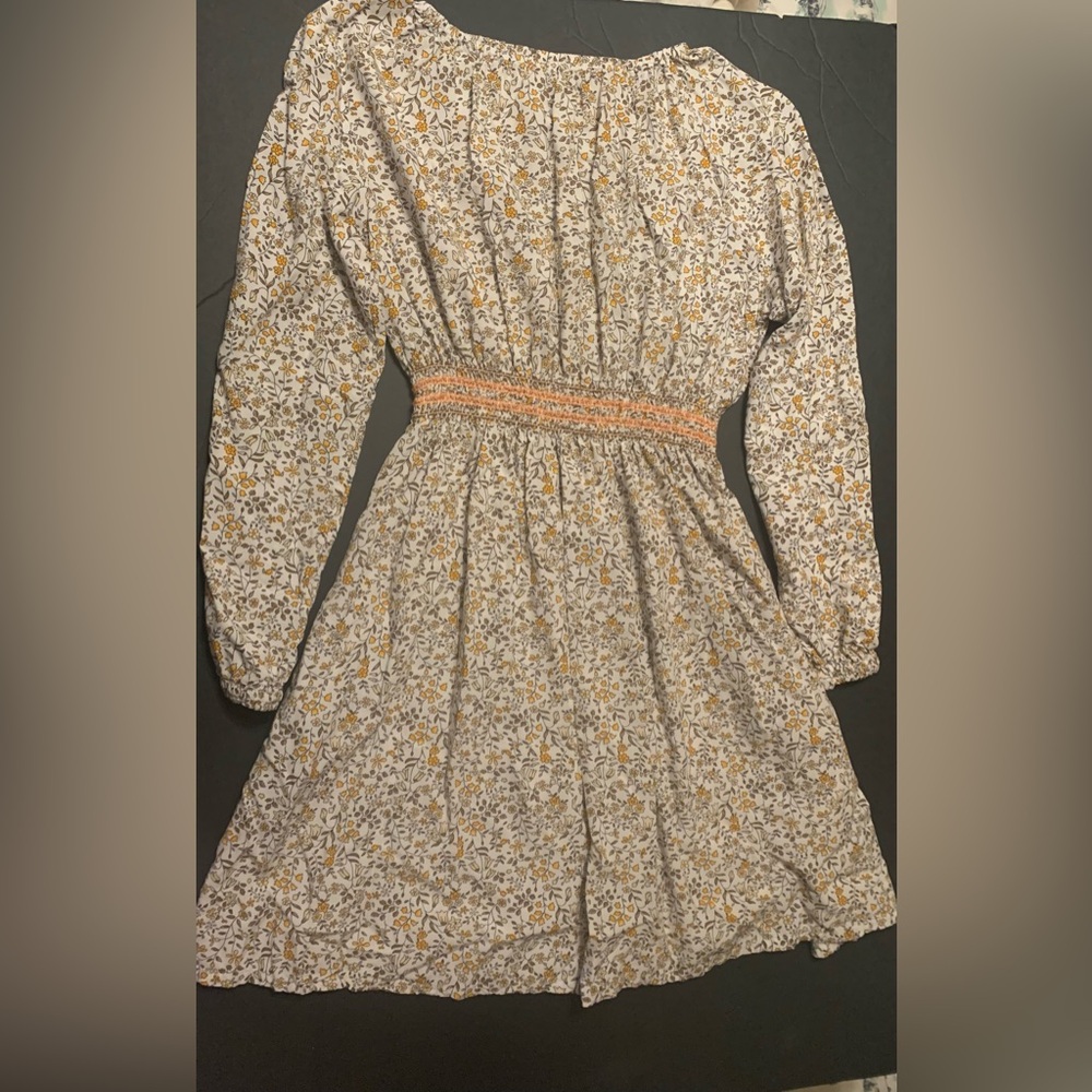 Girls Floral Smocked Waist Dress Soft Dress with Pockets. Size 11-12 years old